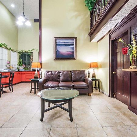 Howard Johnson By Wyndham سان ماركوس المظهر الخارجي الصورة