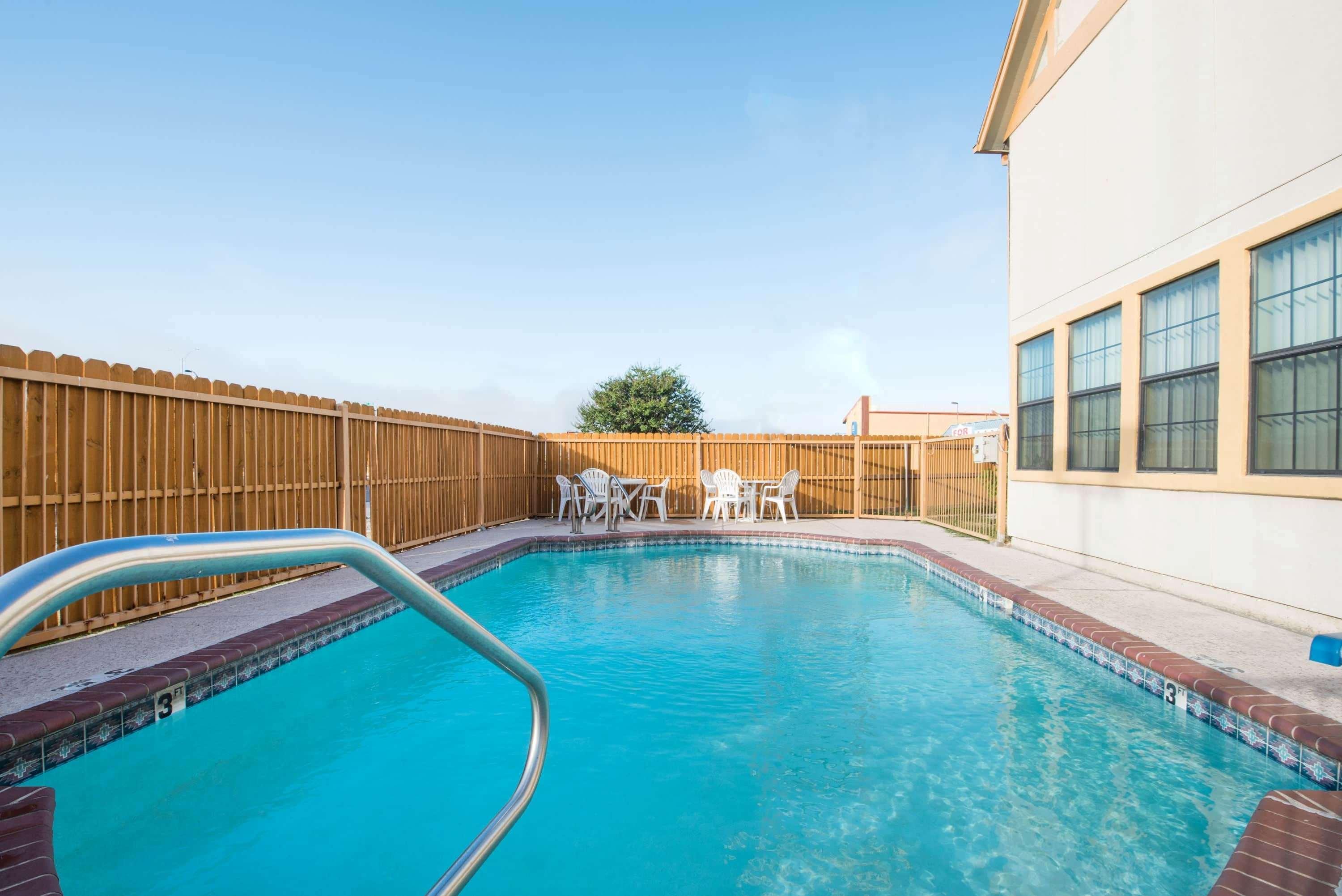 Howard Johnson By Wyndham سان ماركوس المظهر الخارجي الصورة